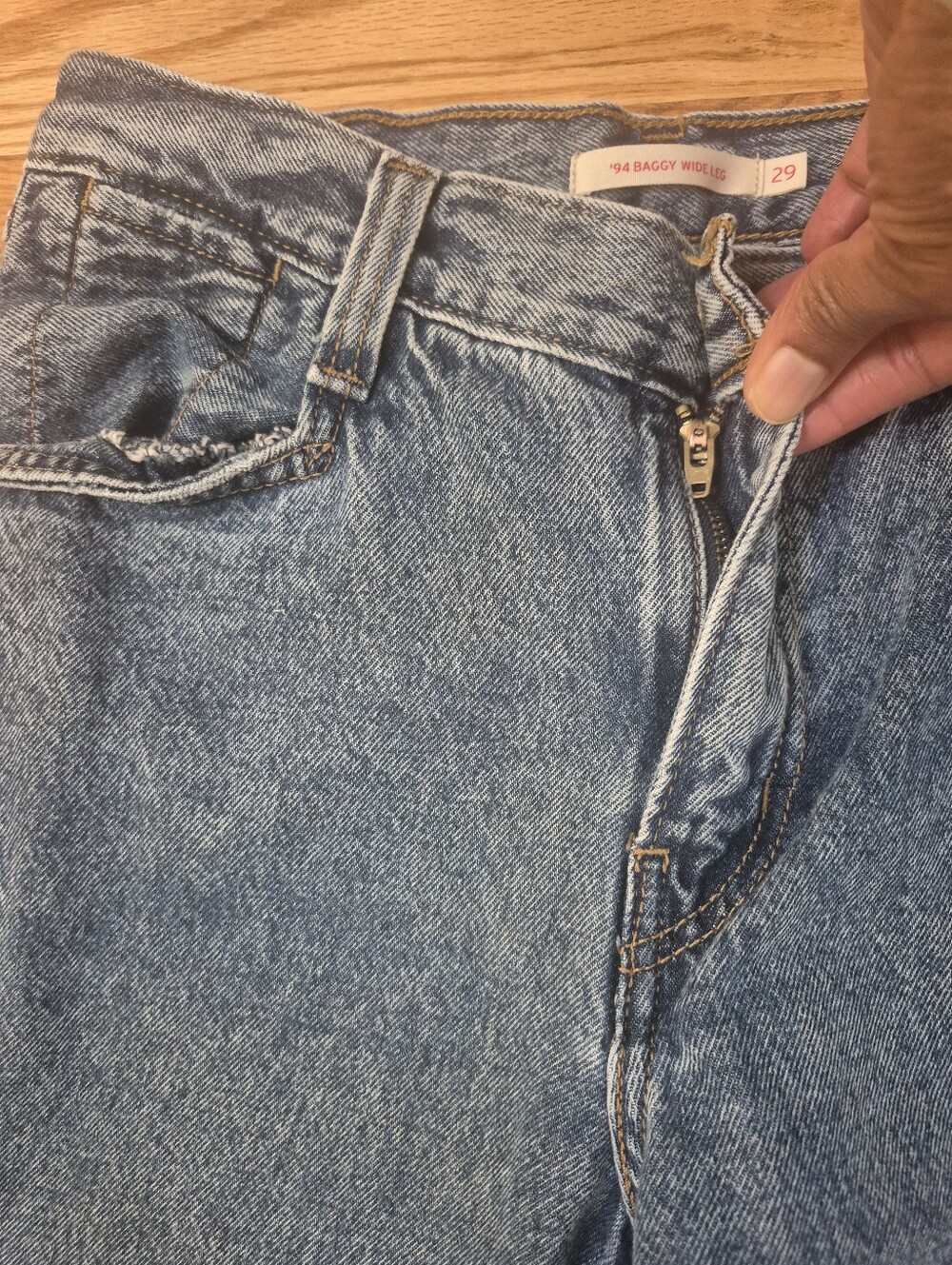 Levi's '94 Baggy Wide Leg 100% Cotton Jeans(29) - Picture 7 of 10
